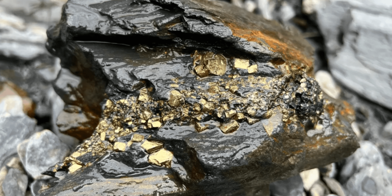 Why are sulfide minerals often associated with precious metals like gold, silver, and platinum?